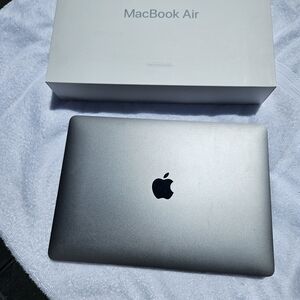 2018 Apple MacBook Air, 13", 1.6GHz i5, 8gb RAM, 256gb SSD, Excellent!!